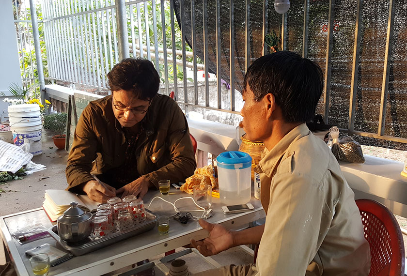 Karim Raslan interviewing Mr An. - Photo by Karim Raslan