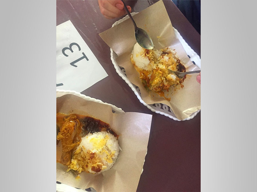 Nasi katok yang menjadi kegemaran masyarakat Brunei kerana harga yang murah dan rasa yang enak. 