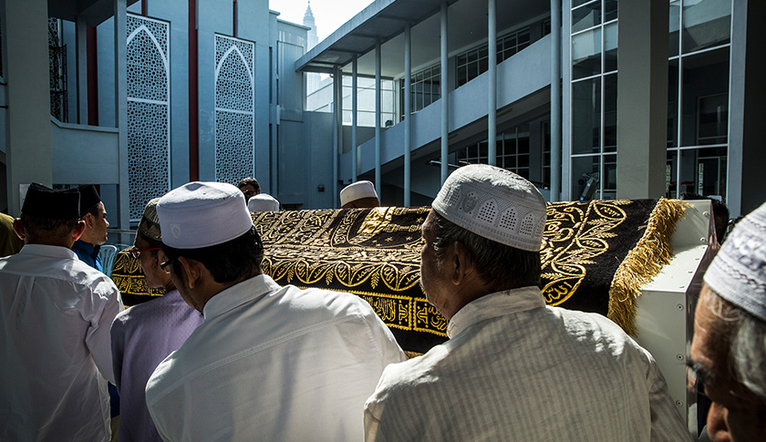 Jenazah Tan Sri SM Salim dibawa ke masjid Kampung Baru untuk disembahyangkan