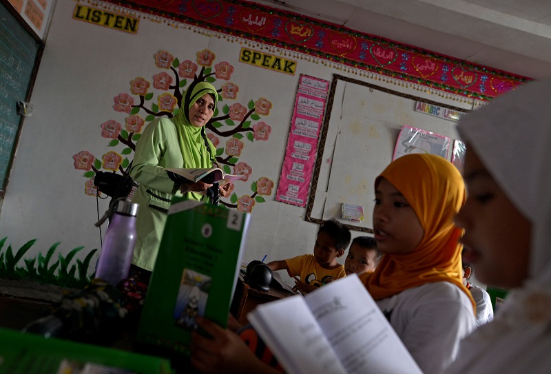 Zainab Omar, 41, teacher, from Taguig city, teaches her pupils Koranic verses at a religious school in Taguig city, Metro Manila, Philippines October 14, 2016. 