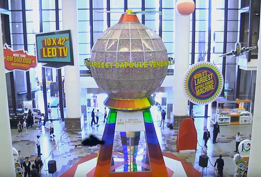 Mesin layan diri kapsul terbesar - Foto Guinness World Records