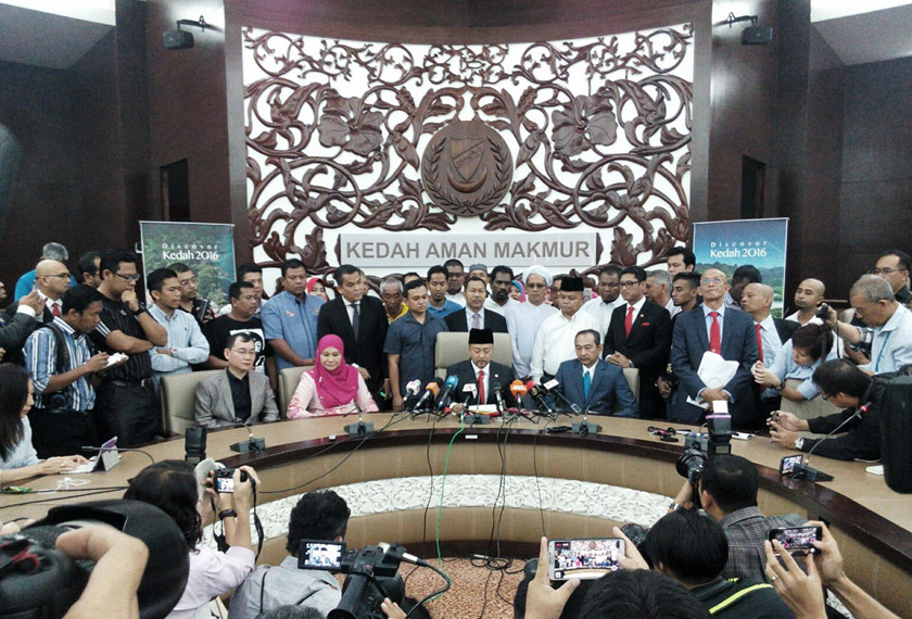 Mukhriz berkata beliau dimaklumkan telah hilang sokongan majoriti di Dewan Undangan Negeri Kedah.