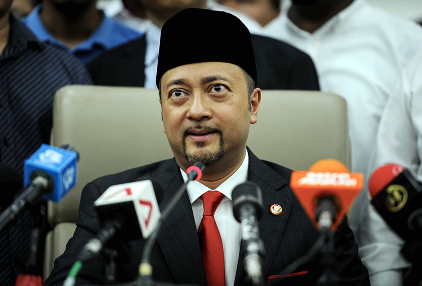 Mukhriz berkata beliau dimaklumkan telah hilang sokongan majoriti di Dewan Undangan Negeri Kedah. - Foto Bernama