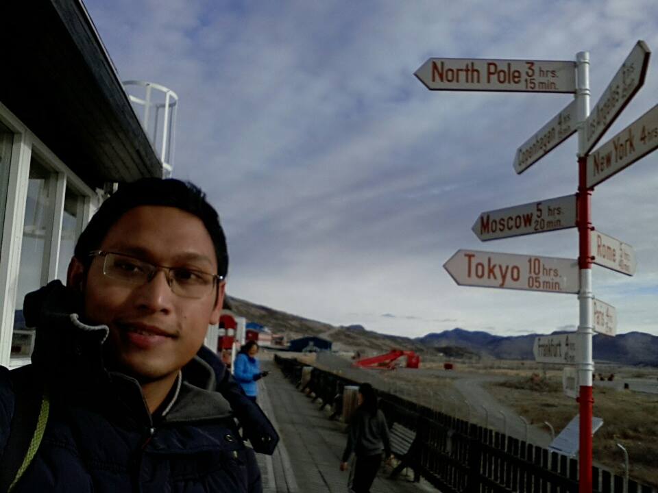 Penulis bergambar di 