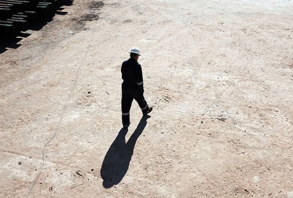  Many O&G companies have started slashing their employment to manage costs that have increased to face the gloomy days.