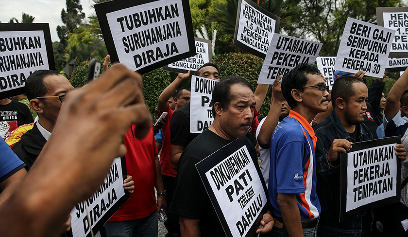 The group gathered at around 10.15am and dispersed after having over the memorandum at around 11.30am.