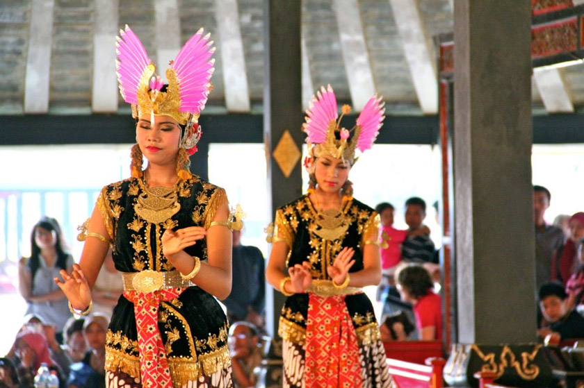 Penghayatan sastera dalam masyarakat Yogyakarta begitu luas kerana dipersembahkan pelbagai platform antaranya seperti puisi, tarian, lukisan dan muzik. - Foto Astro AWANI / Hamzah Hamid
