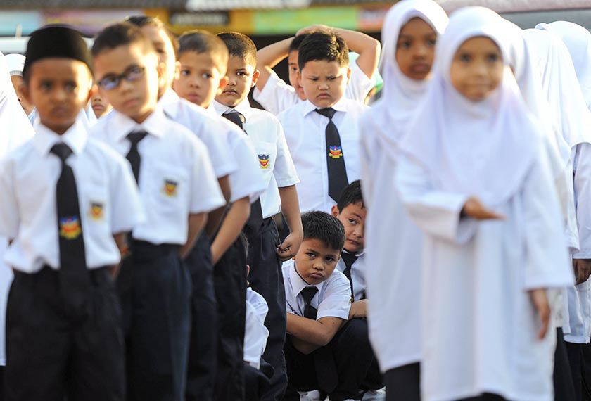 Sebahagian gelagat murid tahun satu pada perhimpunan pagi pertama sesi persekolahan di Sekolah Kebangsaan Gerigih dekat Alor Setar. Seramai 31,128 murid tahun satu di Kedah memulakan sesi persekolahan 2016 mereka, Ahad.