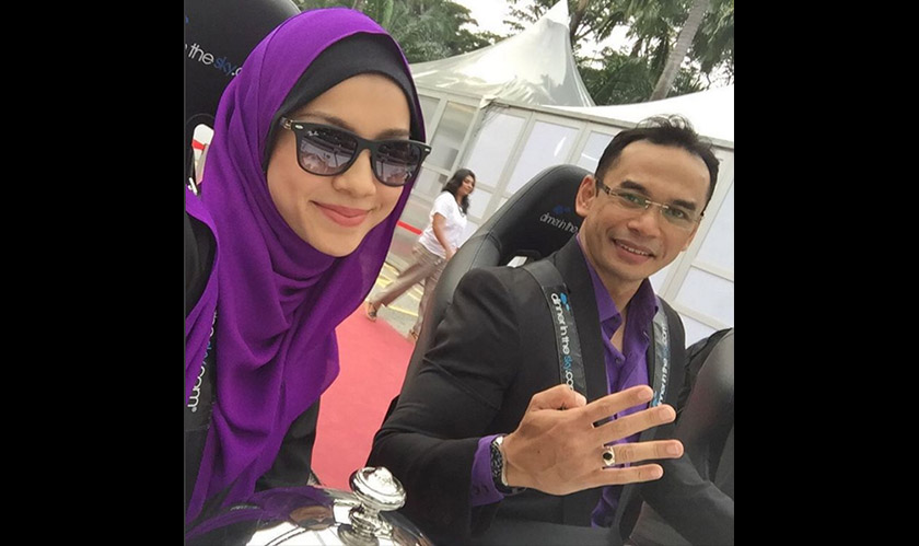 Memey mengenakan gaun rekaan Vera Wang pada hari perkahwinannya dengan Norman