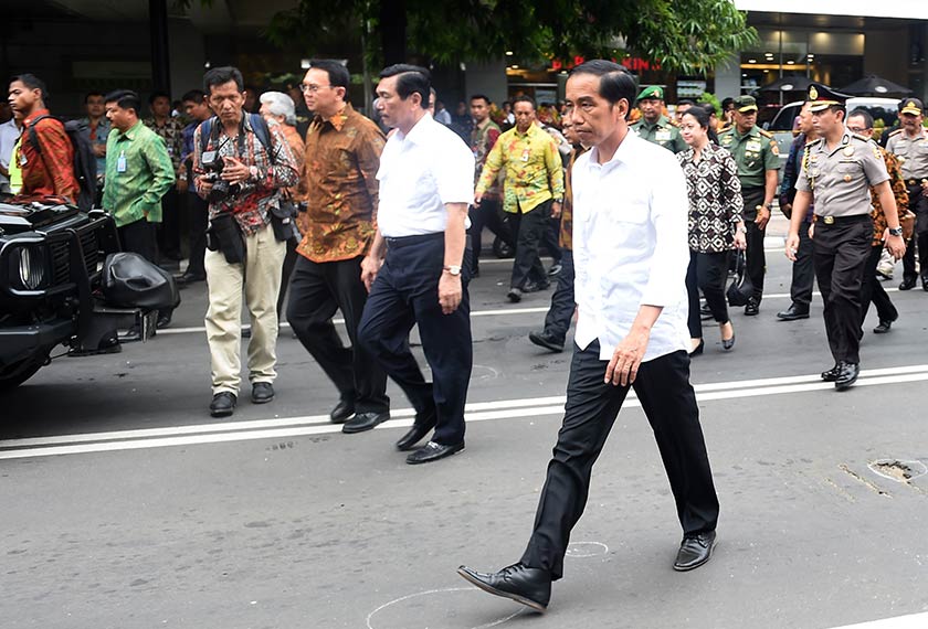 Beliau meluangkan masa kira-kira 20 minit untuk melihat perkembangan terkini di kawasan tempat kejadian serta memasuki sebuah hotel terkemuka di kawasan itu 