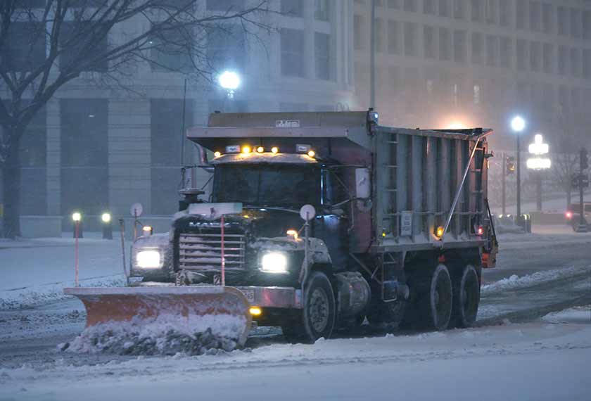  ketika New York sudah mula bangkit daripada situasi lumpuh gara-gara salji buruk, Washington masih terjejas.