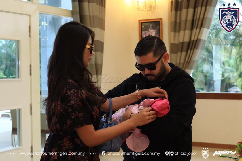 TMJ and Che Puan Khaleeda Bustamam with their new bundle of joy at home in Istana Bukit Pelangi. - Facebook/JOHOR Southern Tigers