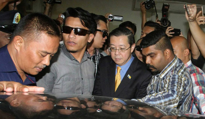 Guan Eng being taken away by MACC officers from his office in KOMTAR, Penang. - Astro AWANI