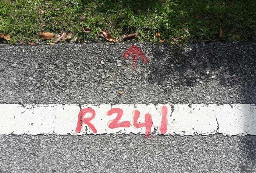 Tinjauan mendapati beberapa jalan telah ditanda dengan cat merah, dipercayai berkaitan dengan pembinaan projek lebuh raya SUKE. - Foto Astro AWANI