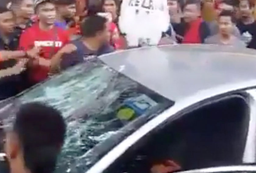 Tiada tangkapan dibuat setakat ini, dan suspek sedang dikenalpasti melalui sebuah video amatur dan gambar yang dimuat naik di laman sosial.