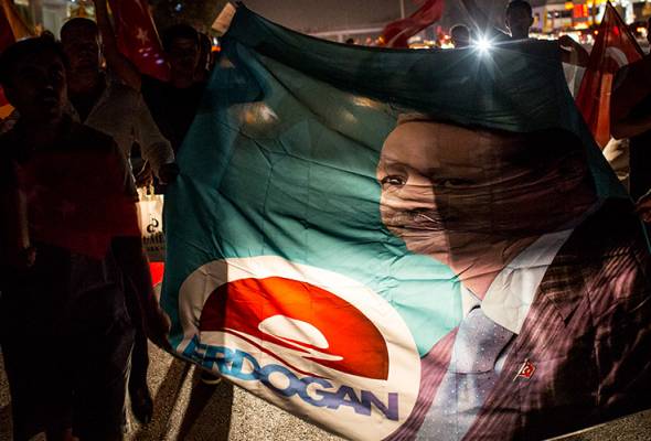 People take to the street in support of President Recep Tayyip Erdogan on July 16, 2016 in Antalya, Turkey. - Getty Images/AFP Photo