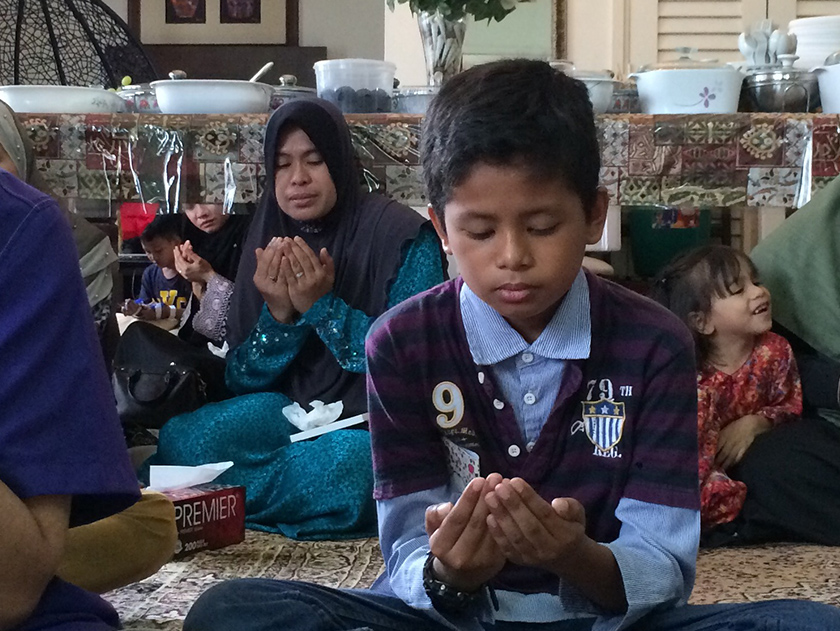 Doa yang tidak pernah putus dari ahli keluarga. - Foto Astro AWANI/ISRAR KHALID