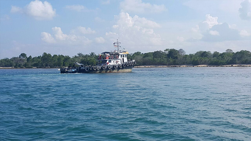 An empty tugboat but ignition still on was found abandoned this morning in the waters of Dent Haven, Tambisan, Lahad Datu. -Pix by PDRM