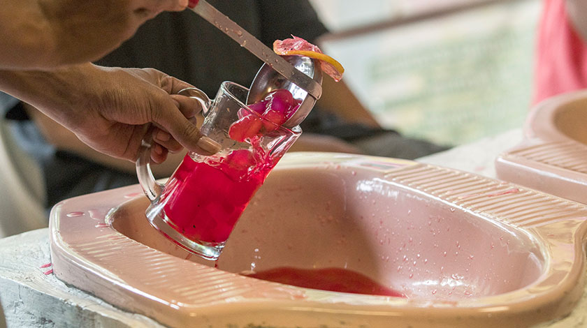 Restoran bertemakan tandas bukanlah asing di negara-negara seperti Taiwan dan Rusia dan mula menjadi trend di Indonesia.