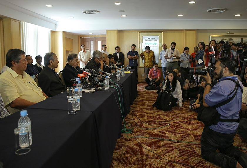 Mahathir membuat cadangan berkenaan berikutan pertuduhan dalam saman sivil Jabatan Kehakiman Amerika Syarikat untuk merampas aset yang didakwa diperoleh melalui dana 1MDB. - Foto Astro AWANI / Shahir Omar