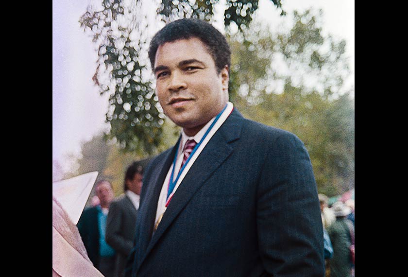 Anak sulung kepada seorang pengecat papan tanda, Cassius Marcellus Clay Sr.