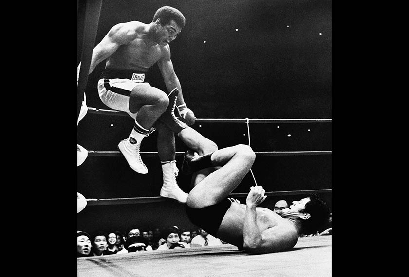 Muhammad Ali mengumumkan persaraan buat kali pertama pada tahun 1979. - Gambar fai
