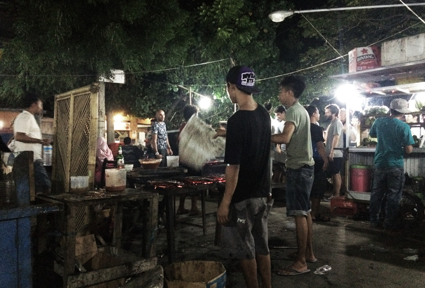 Night market at the main road of Gili Trawangan. Place is crowded because it's the main public dining spot. Catering to budget travellers well with its open-air food stalls and traditional warung-style cafeterias. - Photo by Nur Alya Mohamed
