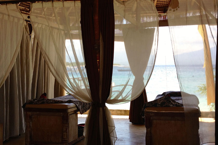 Gili Trawangan exquisite massage overlooking the beach