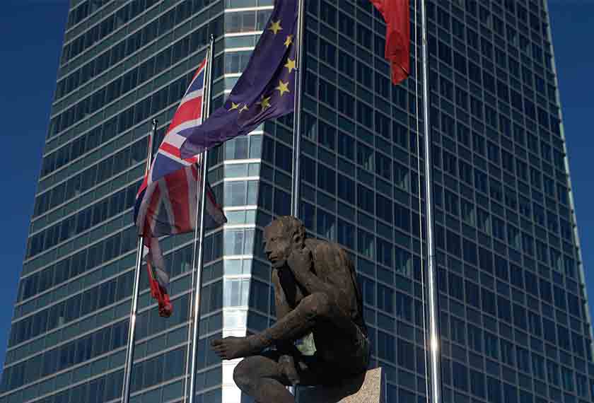 Rakyat UK bakal menentukan nasib UK di dalam EU 23 Jun ini. - Foto AP