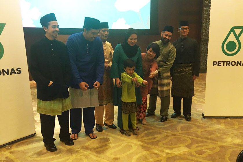 Barisan pelakon 'Vroom Vroom'