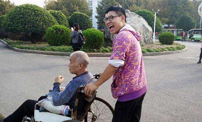 zhao delong bersama ayahnya. - Facebook Sri Sanjeevan 