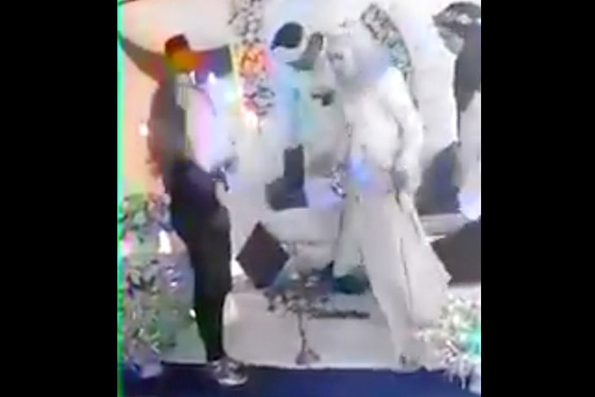 Wanita serang suami di majlis persandingan