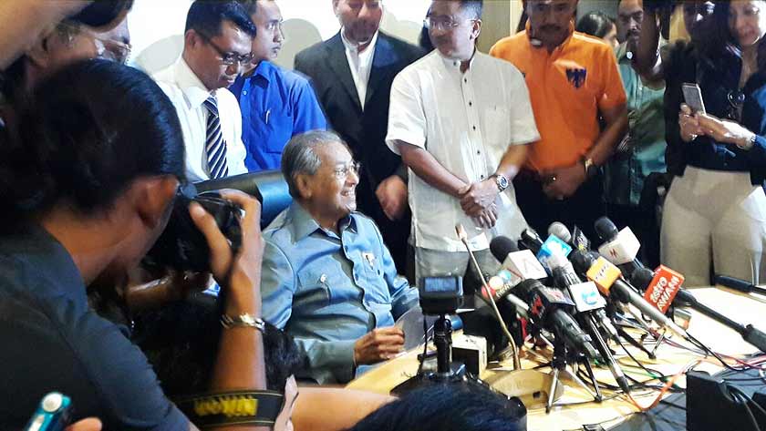 Tun Mahathir umum keluar UMNO