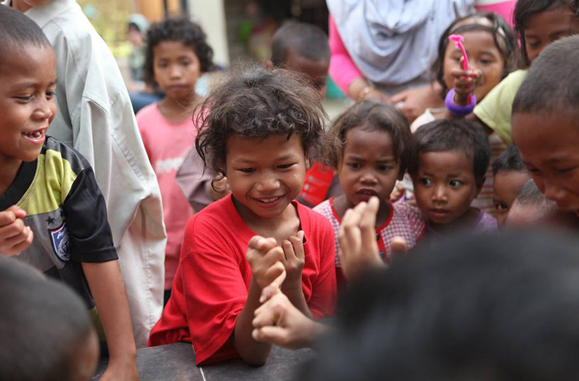 Wajah ceria anak-anak suku Temiar ini pengubat keletihan setelah menempuh perjalanan panjang. - Foto Kengkawan Project