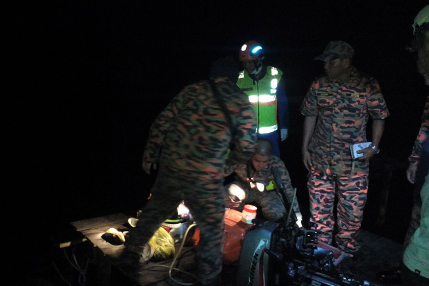 Six women including a child were drowned when their boat collided with another boat along the Serusup river near Penimbawan, late last night.