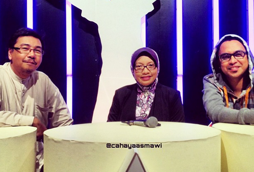 Kenangan Allahyarham bersama guru vokal, Siti Hajar dan bintang Akademi Fantasia, Mawi. Foto/Instagram Cahaya Asmawi