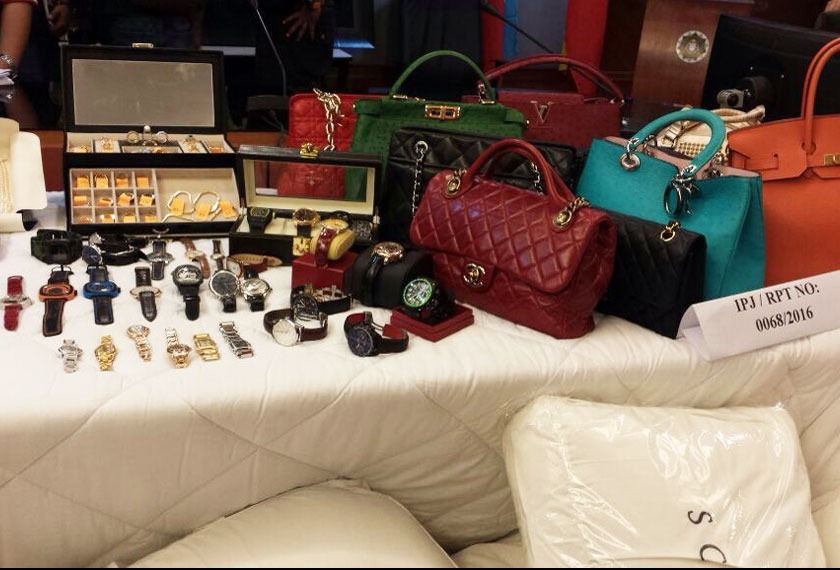 pasukan Atlet Olimpik Pelarian (ROA) yang memberi peluang kepada golongan pelarian untuk beraksi di temasya sukan antarabangsa itu.