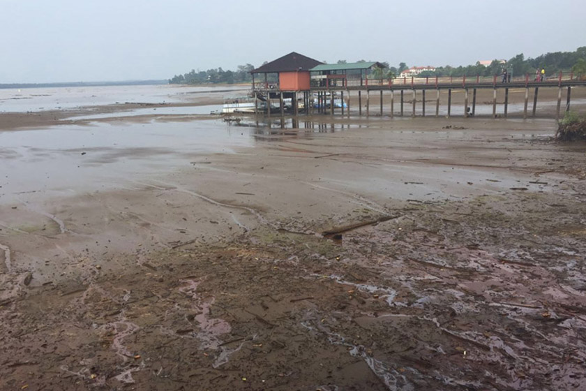 Keadaan paras air yang menyusut di Tasik Bukit Merah membimbangkan banyak pihak..