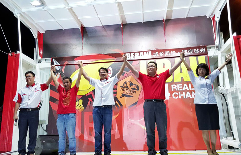  memainkan isu kitar semula dan nasional yang tidak relevan seperti kenaikan Cukai Barang dan Perkhidmatan (GST) serta kemasukan UMNO ke Sarawak