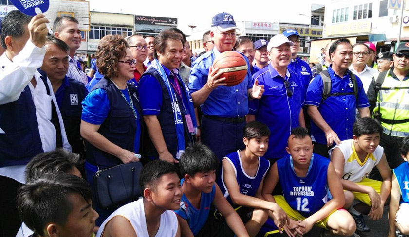 Kehadiran Najib ke Sarawak yang melebihi 50 kali sejak menjawat jawatan perdana menteri menandakan sokongan kepada Adenan.