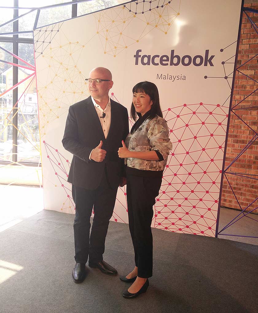 Timbalan Presiden Asia Pasifik Facebook, Dan Neary (Kiri) bersama Ketua Pengurus Facebook Malaysia, Nicole Tan (Kanan) pada, majlis pengumuman pembukaan pejabat Facebook Malaysia di Kuala Lumpur - Foto Astro AWANI/Nurulhana Ismail.