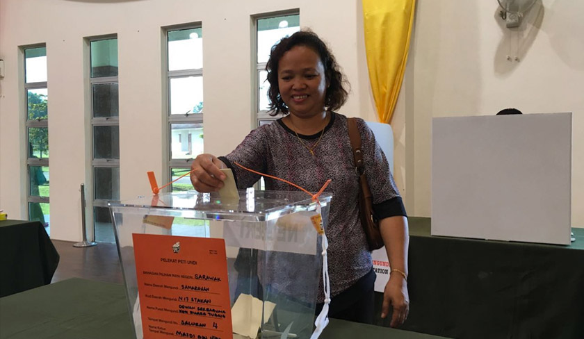 Hakikatnya semua pengundi mempunyai hak masing-masing untuk memilih calon mereka. - Foto Bernama