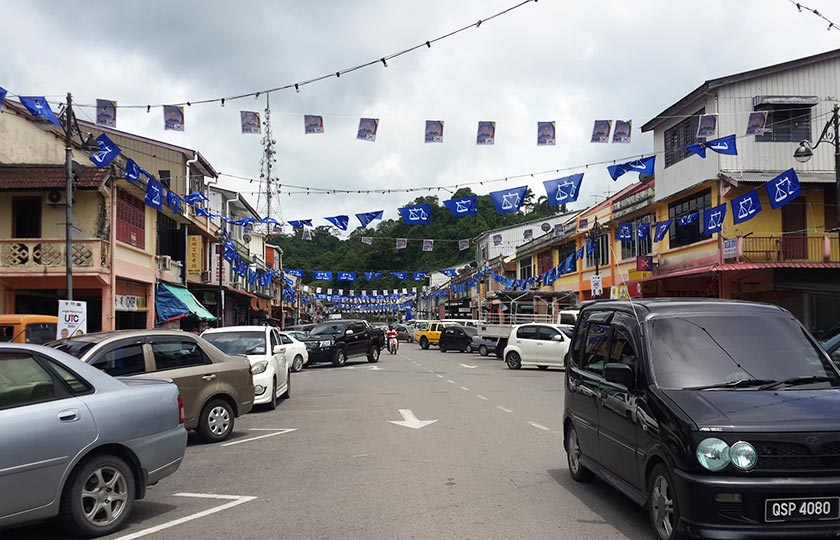 Kerusi DUN Pelawan menyaksikan pertandingan tiga penjuru antara Janet, Priscilla, calon STAR dan penyandang kerusi, David Wong, dari DAP.