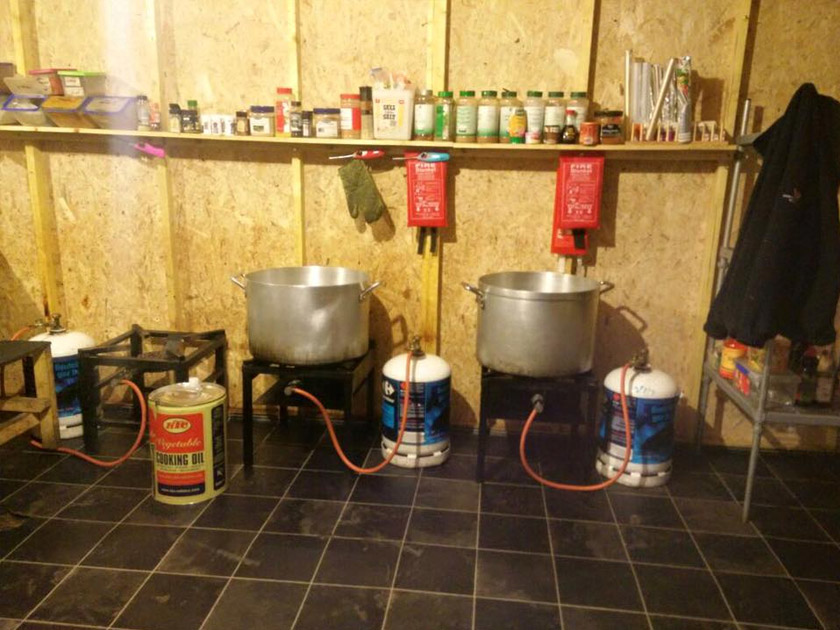 Pelan jangka masa panjang adalah untuk menyediakan bekalan tong gas yang mencukupi. -Gambar: Facebook/Kitchen in Calais