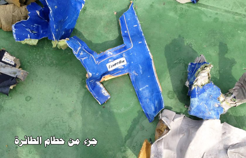 Jelas tertera EgyptAir pada serpihan yang dijumpai - Foto Angkatan Tentera Mesir