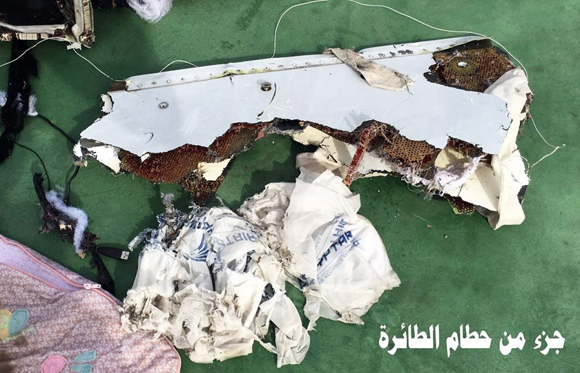 Antara serpihan daripada pesawat EgyptAir MS804. - Foto Angkatan Tentera Mesir