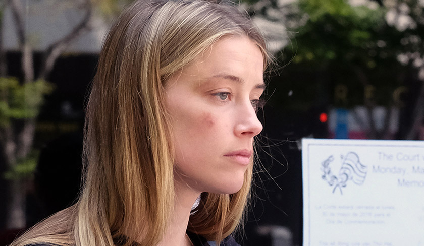 Heard mendakwa, Depp membaling telefon bimbit ke mukanya, selain memukul dan menarik rambutnya ketika mereka bertengkar hujung minggu lalu.