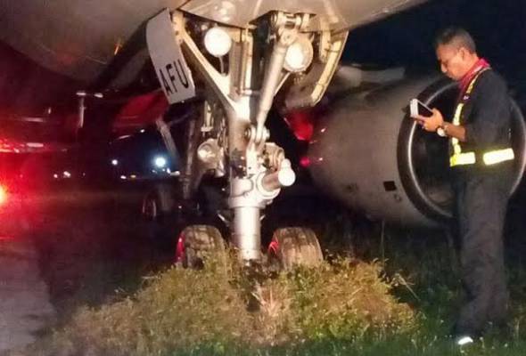 Kejadian berlaku ketika pesawat AK6443 dari Kota Bharu ke Kuala Lumpur itu membuat pusingan 'u' di hujung landasan.