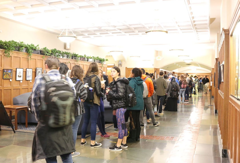 Warga AS beratur untuk mengundi di pusat pengundian di Ann Arbor, Michigan pada pagi 8 November. - Foto Karim Raslan