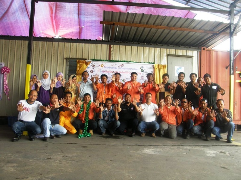 Hand safe campaign as Talisman’s sole company representative in Kemaman, Terengganu